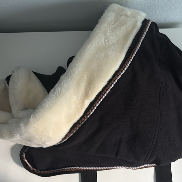 NWT Schockemohle Premium Fleece Rug w. Faux Fur Trim Black Size 81 - Picture 6 of 16